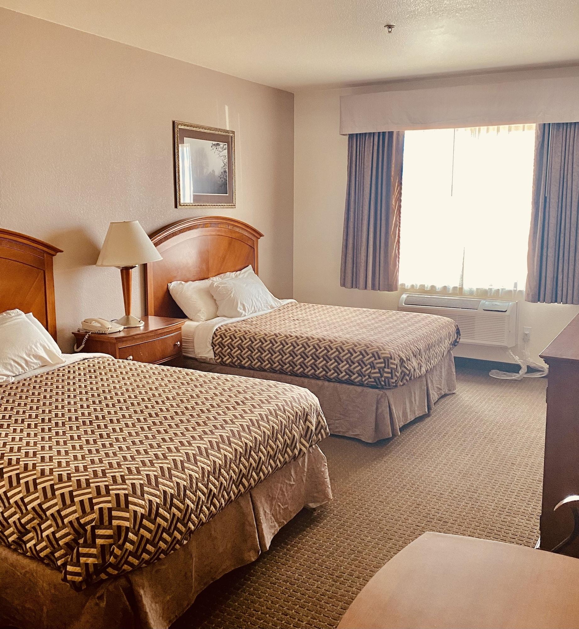 A Riverside Travelodge By Wyndham Hotel 3*